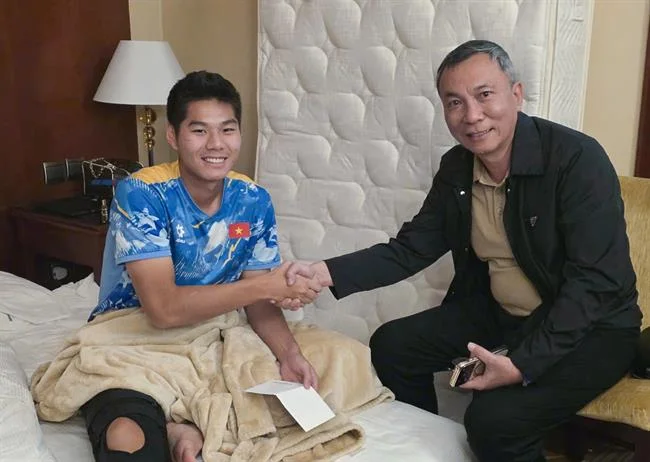 Biểu tượng VIP với vương miện và huy chương vàng